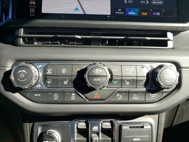 2027 Jeep Wrangler WRANGLER 4-DOOR SAHARA