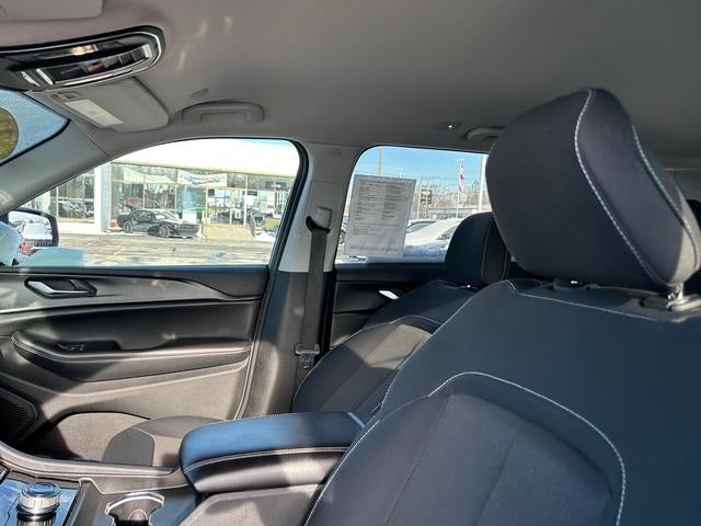 2023 Jeep Grand Cherokee Laredo 4x4