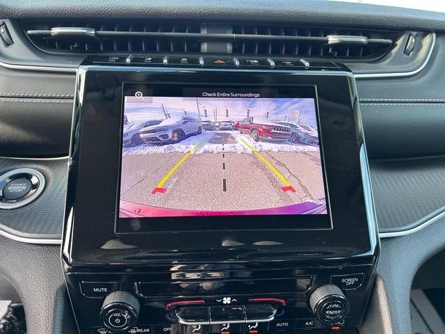 2023 Jeep Grand Cherokee Laredo 4x4