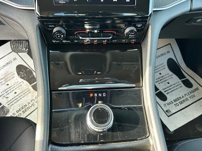 2023 Jeep Grand Cherokee Laredo 4x4