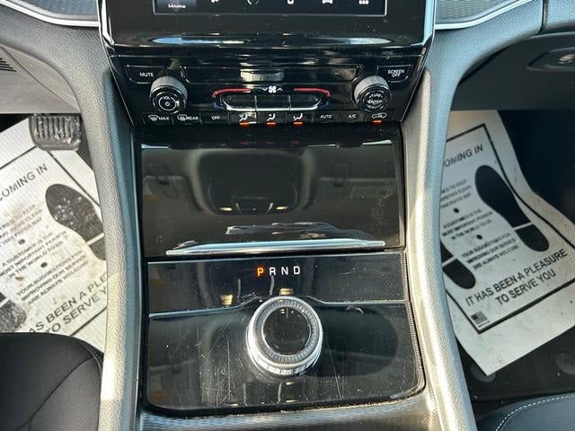 2023 Jeep Grand Cherokee Laredo 4x4