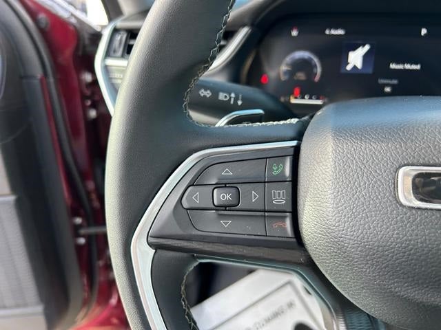 2023 Jeep Grand Cherokee Laredo 4x4