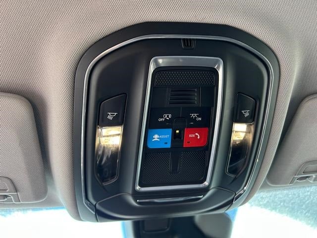 2023 Jeep Grand Cherokee Laredo 4x4