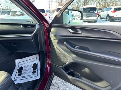 2023 Jeep Grand Cherokee Laredo 4x4