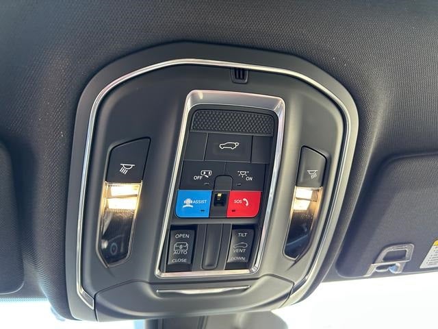 2025 Jeep Grand Cherokee GRAND CHEROKEE LAREDO X 4X4