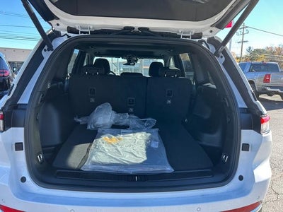 2025 Jeep Grand Cherokee GRAND CHEROKEE LAREDO X 4X4