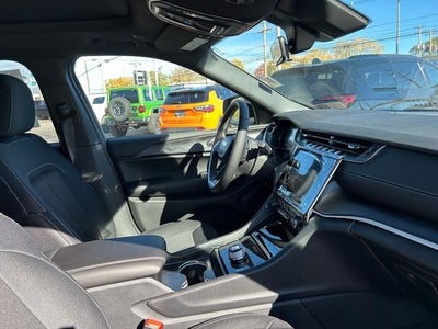 2025 Jeep Grand Cherokee GRAND CHEROKEE LAREDO X 4X4