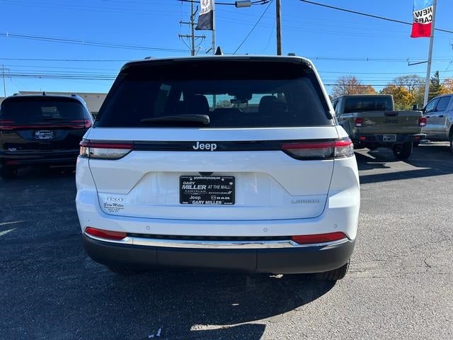 2025 Jeep Grand Cherokee GRAND CHEROKEE LAREDO X 4X4