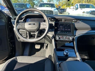 2025 Jeep Grand Cherokee GRAND CHEROKEE LAREDO X 4X4