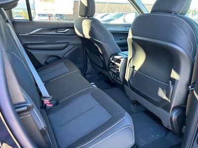 2025 Jeep Grand Cherokee GRAND CHEROKEE LAREDO X 4X4