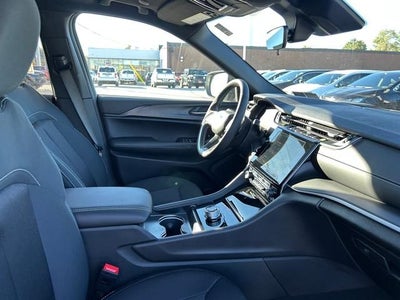 2025 Jeep Grand Cherokee GRAND CHEROKEE LAREDO X 4X4