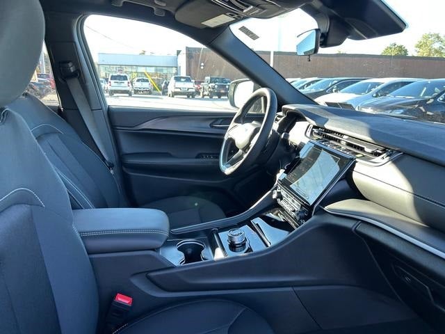 2025 Jeep Grand Cherokee GRAND CHEROKEE LAREDO X 4X4