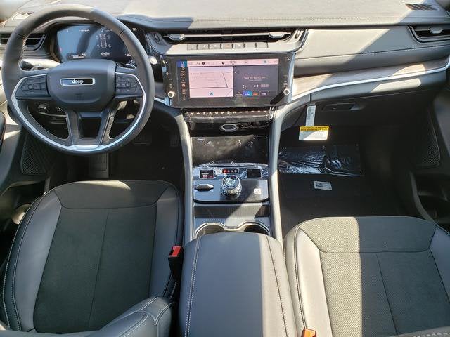 2027 Jeep Grand Cherokee GRAND CHEROKEE LAREDO ALTITUDE 4X4