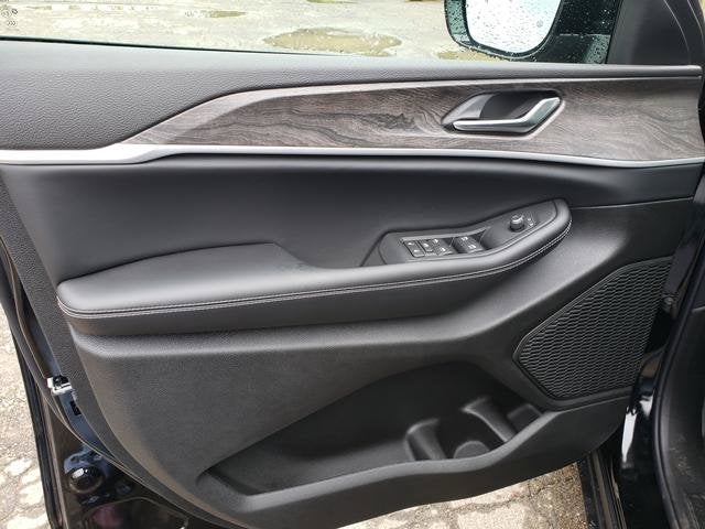 2027 Jeep Grand Cherokee GRAND CHEROKEE LAREDO ALTITUDE 4X4