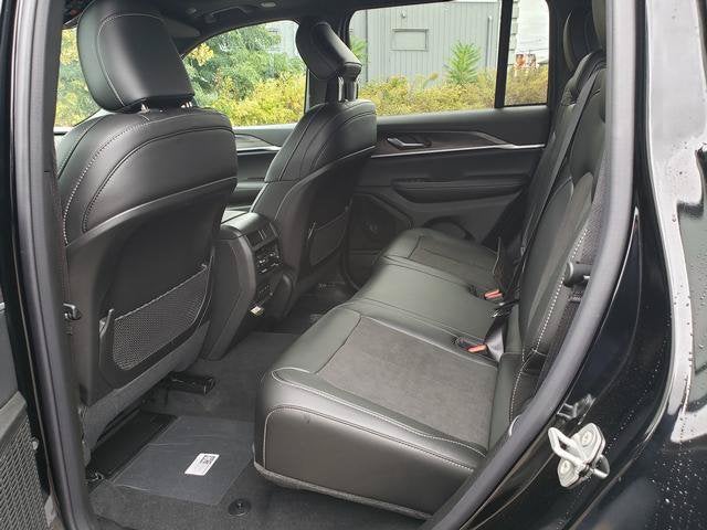 2027 Jeep Grand Cherokee GRAND CHEROKEE LAREDO ALTITUDE 4X4