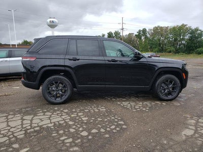 2027 Jeep Grand Cherokee GRAND CHEROKEE LAREDO ALTITUDE 4X4