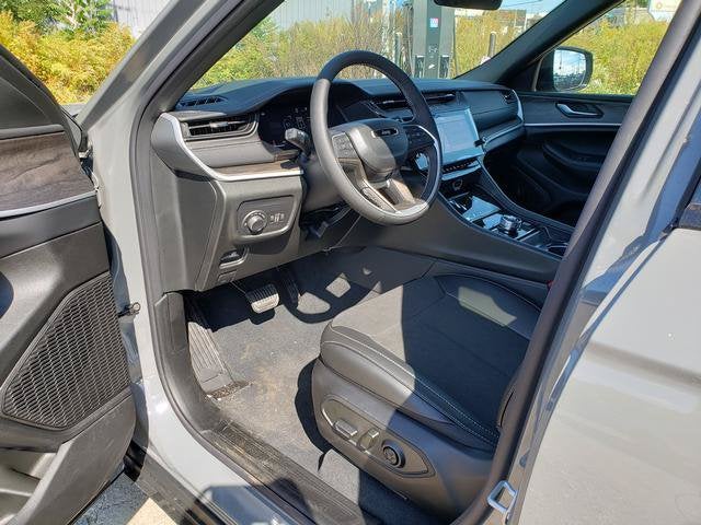 2027 Jeep Grand Cherokee GRAND CHEROKEE LAREDO ALTITUDE 4X4