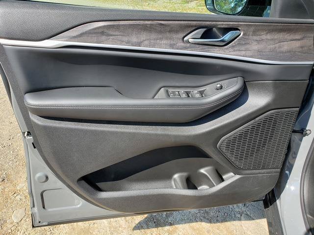 2027 Jeep Grand Cherokee GRAND CHEROKEE LAREDO ALTITUDE 4X4