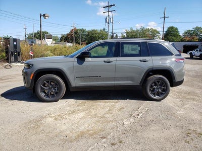 2027 Jeep Grand Cherokee GRAND CHEROKEE LAREDO ALTITUDE 4X4
