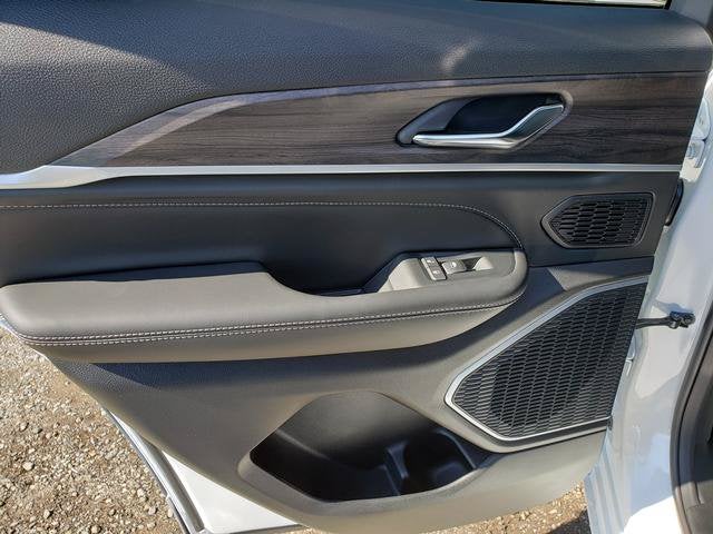 2027 Jeep Grand Cherokee GRAND CHEROKEE LIMITED RESERVE 4X4