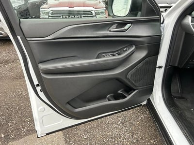 2025 Jeep Grand Cherokee GRAND CHEROKEE L LAREDO X 4X4