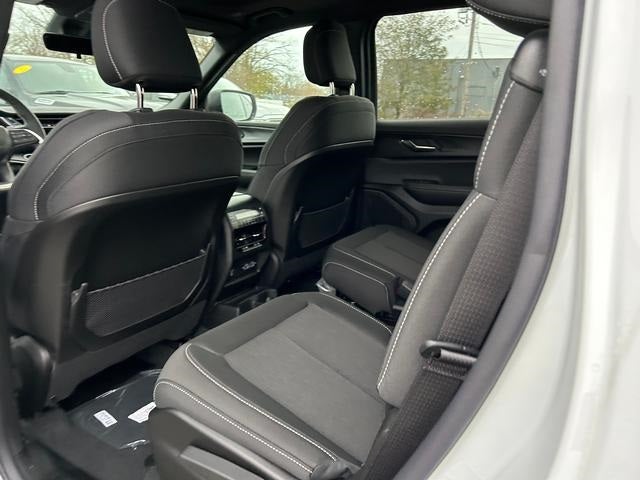 2025 Jeep Grand Cherokee GRAND CHEROKEE L LAREDO X 4X4