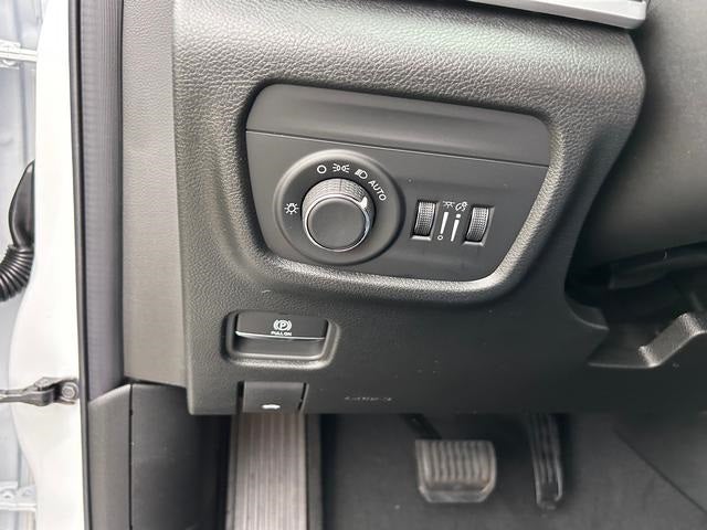 2025 Jeep Grand Cherokee GRAND CHEROKEE L LAREDO X 4X4