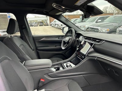 2025 Jeep Grand Cherokee GRAND CHEROKEE L LAREDO X 4X4