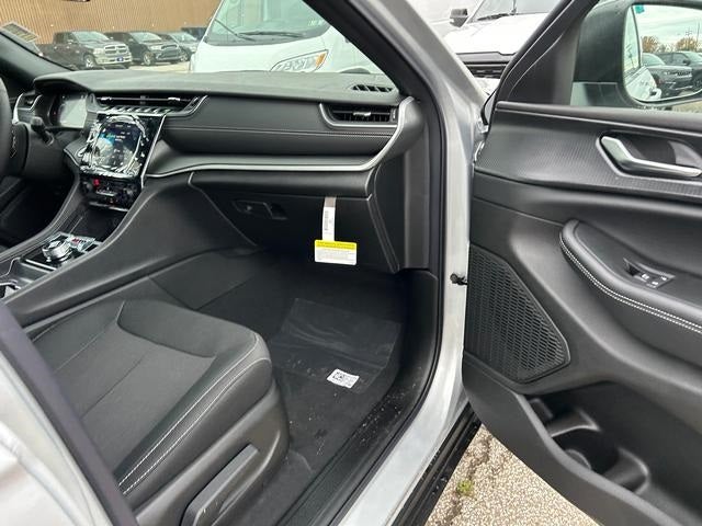 2025 Jeep Grand Cherokee GRAND CHEROKEE L LAREDO X 4X4