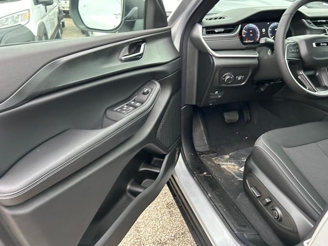 2025 Jeep Grand Cherokee GRAND CHEROKEE L LAREDO X 4X4