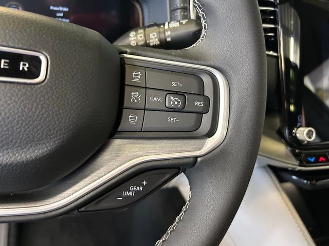 2025 Jeep Wagoneer WAGONEER L SERIES II 4X4