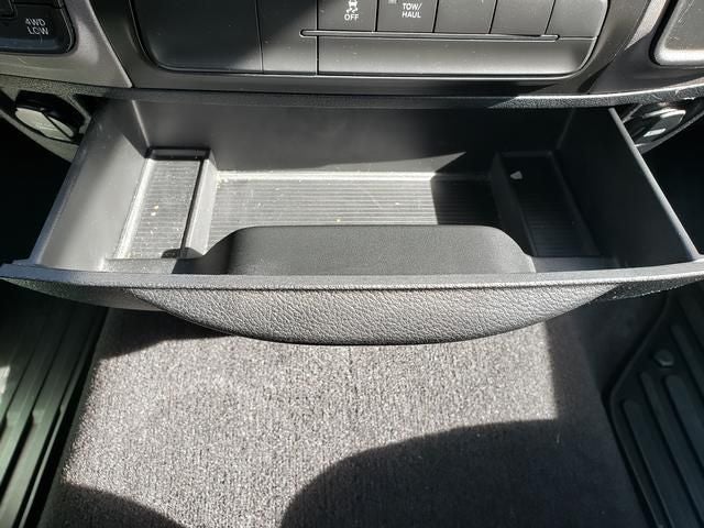 2018 RAM 1500 Express Quad Cab 4x4 6'4' Box