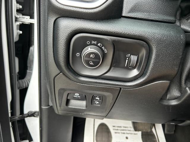 2022 RAM 1500 Big Horn Crew Cab 4x4 5'7' Box