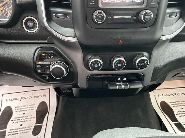 2022 RAM 1500 Big Horn Crew Cab 4x4 5'7' Box