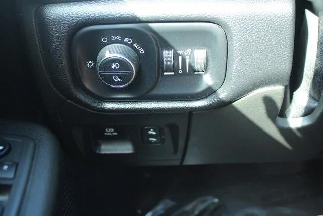 2019 RAM 1500 Big Horn/Lone Star Crew Cab 4x4 5'7' Box