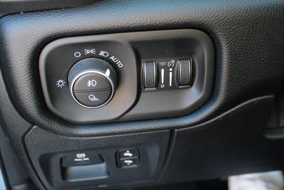 2020 RAM 1500 Laramie Crew Cab 4x4 5'7' Box