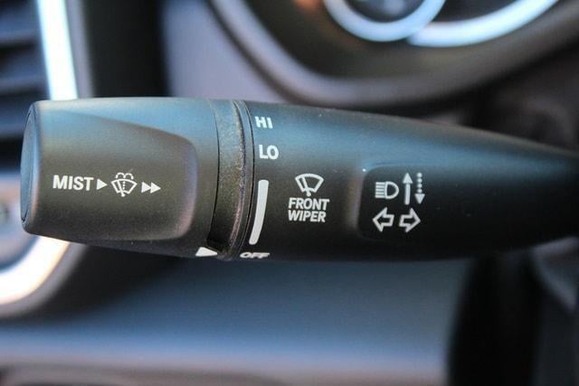 2020 RAM 1500 Laramie Crew Cab 4x4 5'7' Box