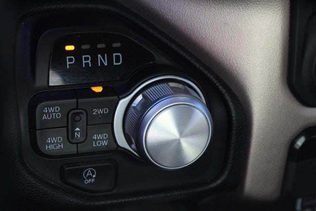 2020 RAM 1500 Laramie Crew Cab 4x4 5'7' Box