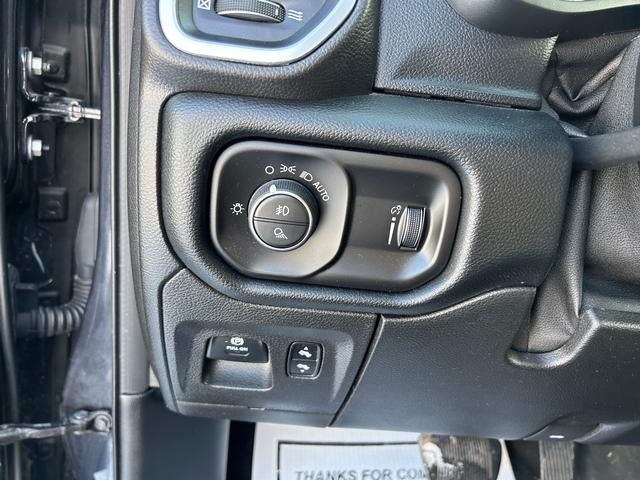 2020 RAM 1500 Big Horn Crew Cab 4x4 5'7' Box