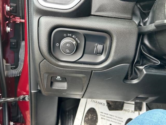 2022 RAM 1500 Big Horn Crew Cab 4x4 5'7' Box