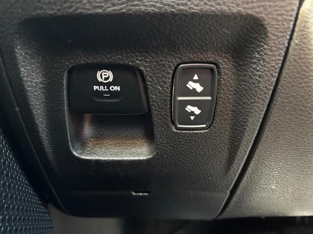 2021 RAM 1500 Big Horn Crew Cab 4x4 5'7' Box