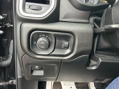 2022 RAM 1500 Big Horn Crew Cab 4x4 5'7' Box