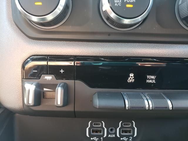 2020 RAM 1500 Big Horn Crew Cab 4x4 5'7' Box