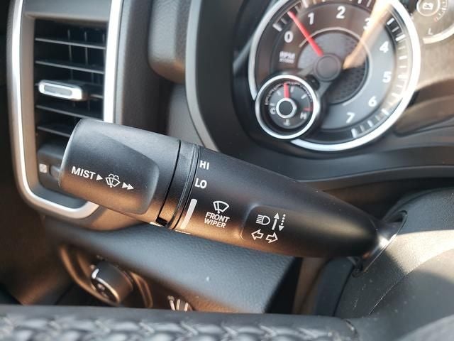 2020 RAM 1500 Big Horn Crew Cab 4x4 5'7' Box
