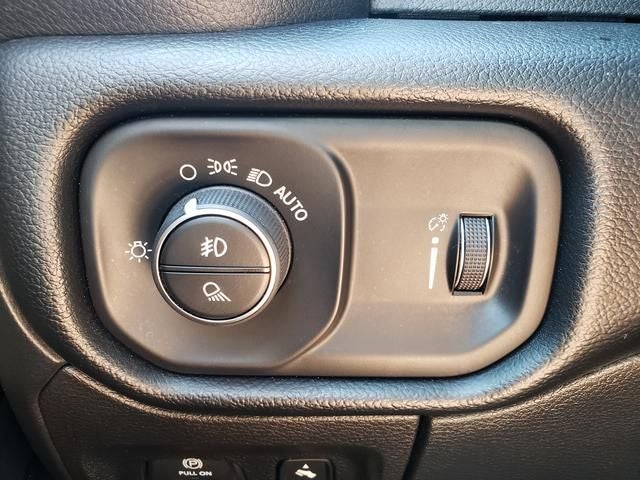 2020 RAM 1500 Big Horn Crew Cab 4x4 5'7' Box