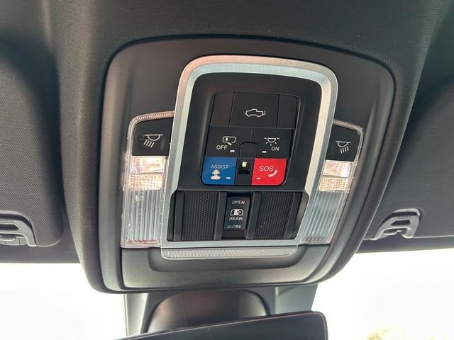 2021 RAM 1500 Laramie Crew Cab 4x4 5'7' Box