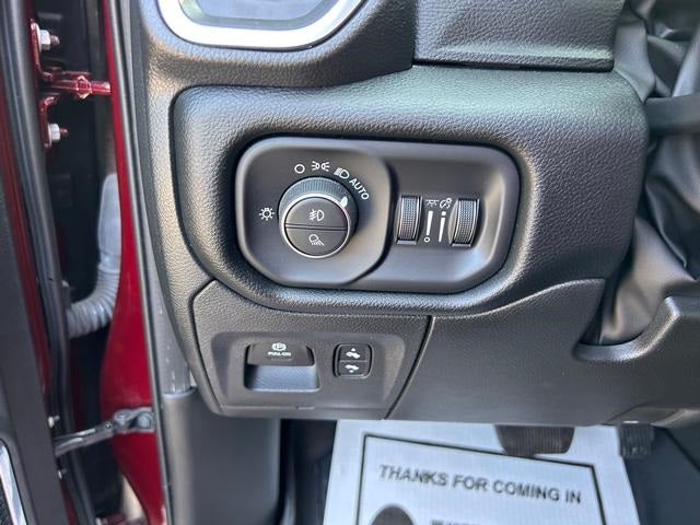 2022 RAM 1500 Laramie Crew Cab 4x4 5'7' Box