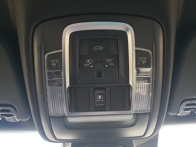 2022 RAM 1500 Laramie Crew Cab 4x4 5'7' Box
