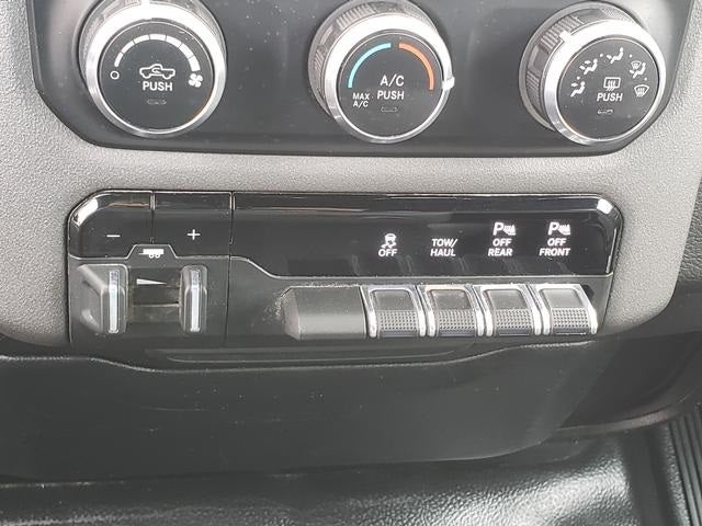 2023 RAM 1500 Tradesman Crew Cab 4x4 6'4' Box