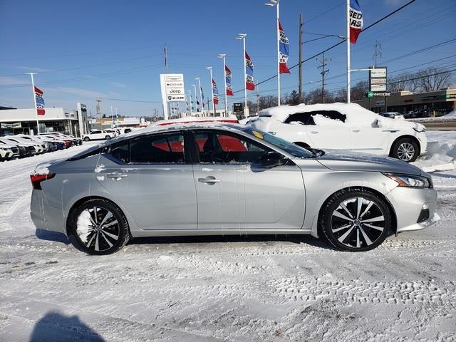 2022 Nissan Altima SR FWD